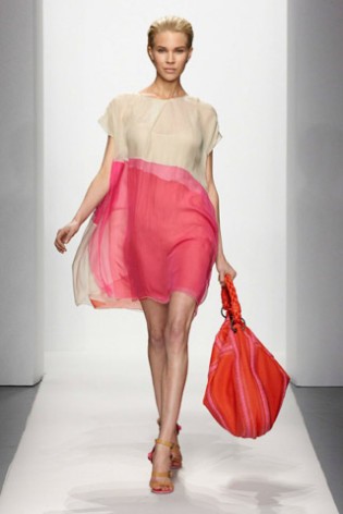 круизные коллекции 2012 - Объемная сумка-саквояж от  Bottega Veneta